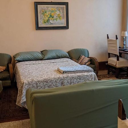 Double Bedroom In Beautiful 30'S Style Apartment Firenze Kültér fotó