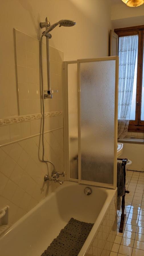 Double Bedroom In Beautiful 30'S Style Apartment Firenze Kültér fotó