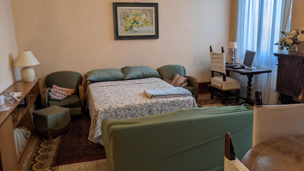 Double Bedroom In Beautiful 30'S Style Apartment Firenze Kültér fotó