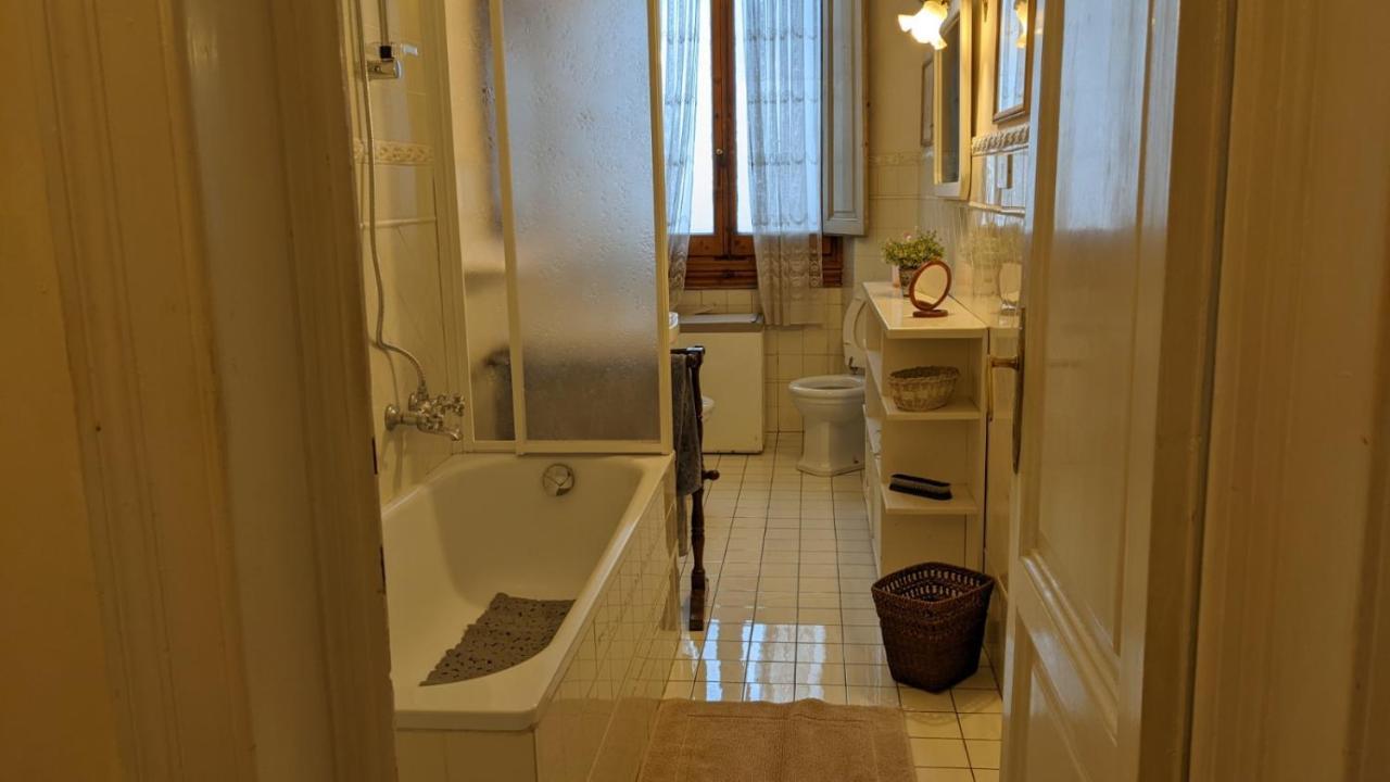 Double Bedroom In Beautiful 30'S Style Apartment Firenze Kültér fotó