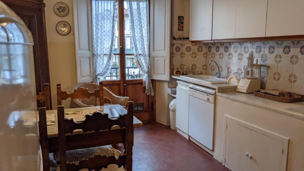 Double Bedroom In Beautiful 30'S Style Apartment Firenze Kültér fotó