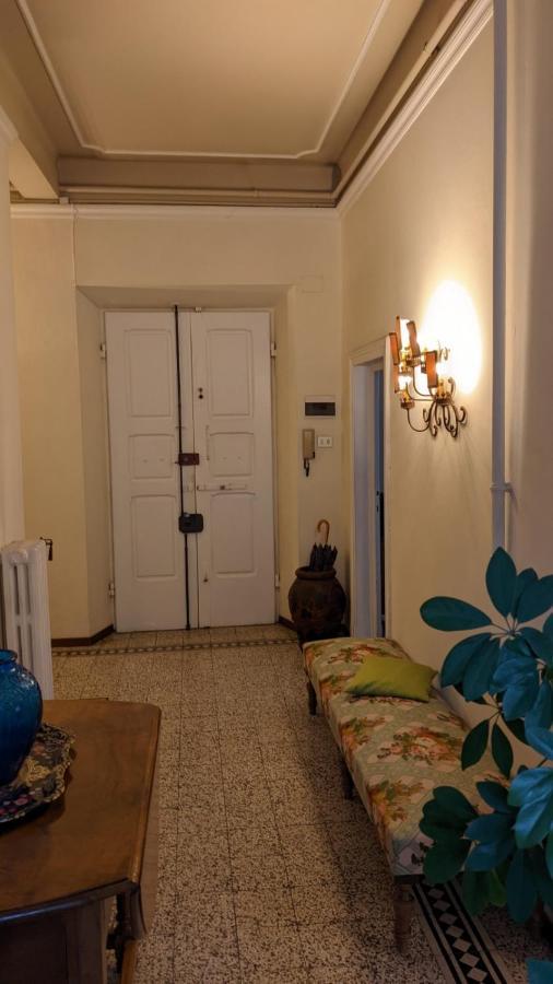 Double Bedroom In Beautiful 30'S Style Apartment Firenze Kültér fotó