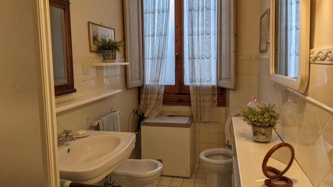 Double Bedroom In Beautiful 30'S Style Apartment Firenze Kültér fotó